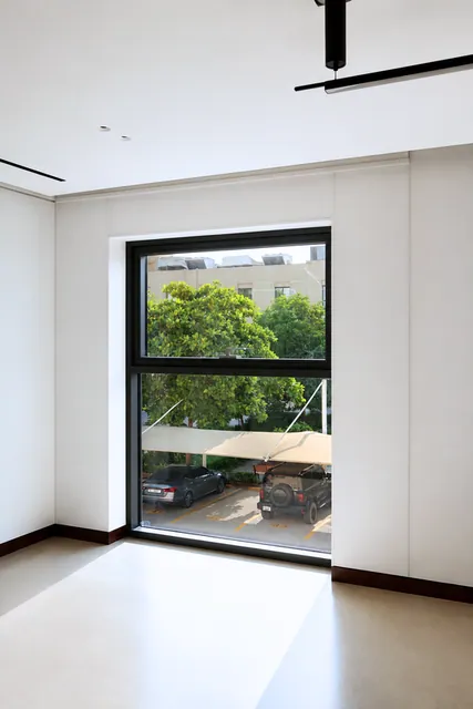 Top-hung soundproof window, Juma Al Majid office, Deira