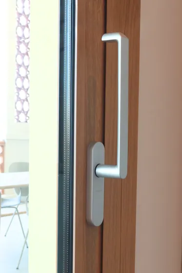 Lift-and-slide door handle detail, Marina Residence 4