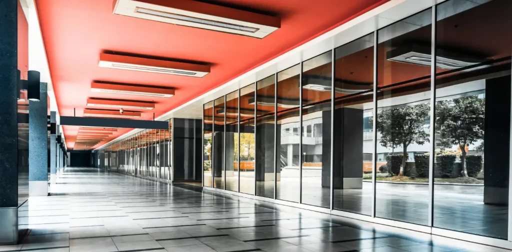 Folding Doors and Glass Partitions: Modern Workspace Trends Shaping Dubai Offices in 202